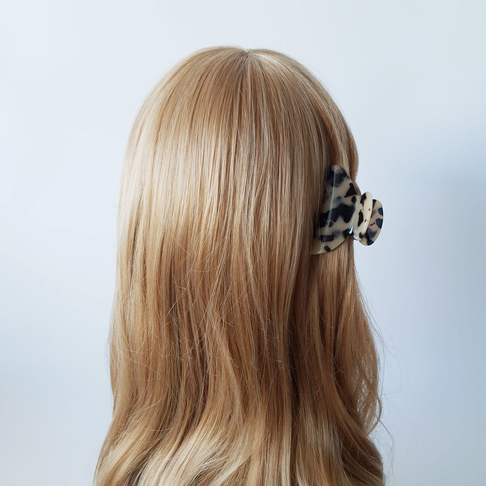 Half Moon Small Hair Claw Clip 2.8 in – Tortoise Shell, French-style