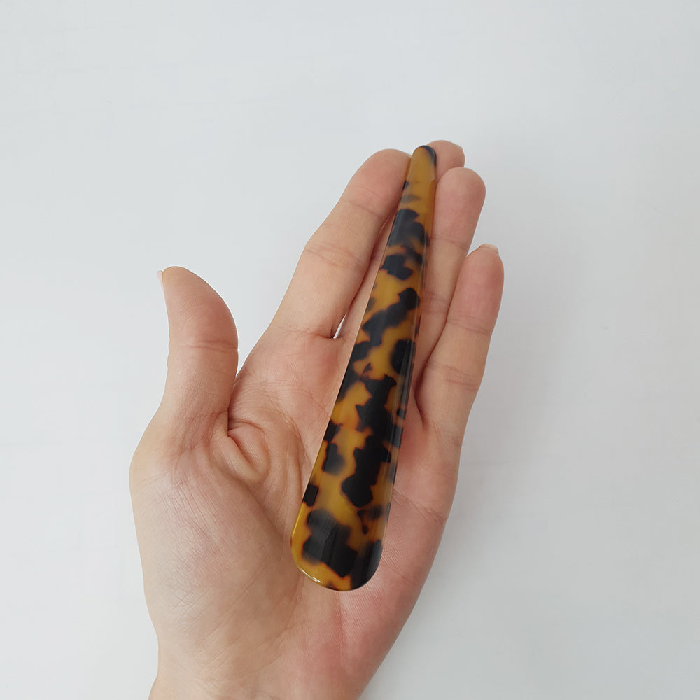 Long alligator hair clip size in hand