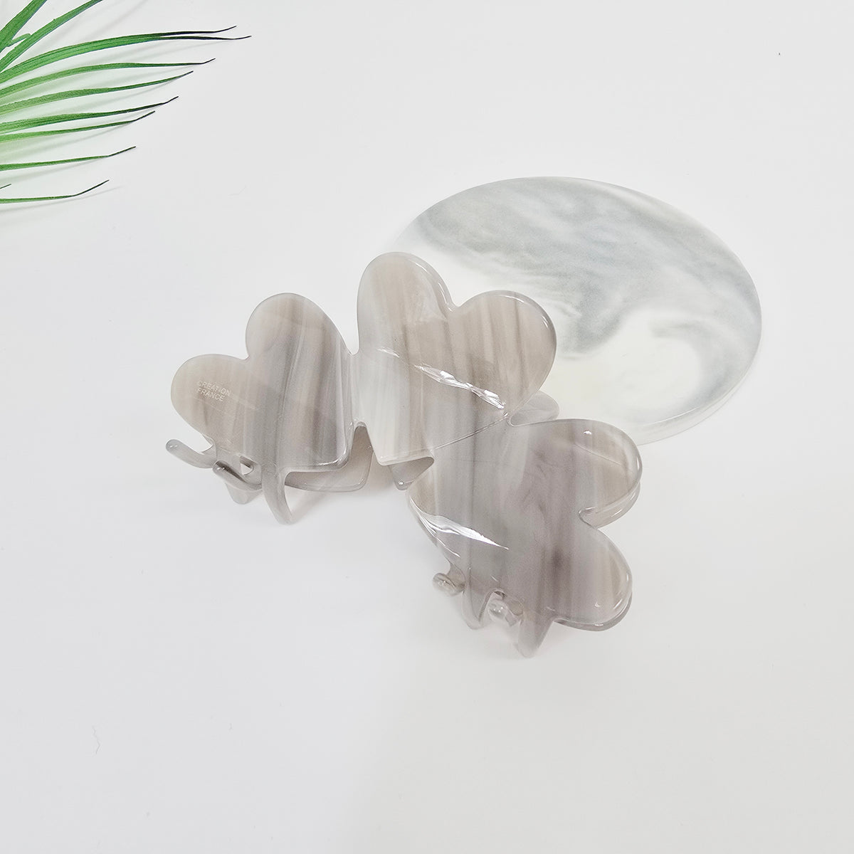 Clover Medium Hair Claw Clip 3.7 in – 5 Art Grey