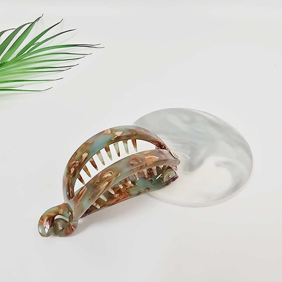 Oval Frame Medium Banana Clip 3.5 in – 3 Sugar Mint