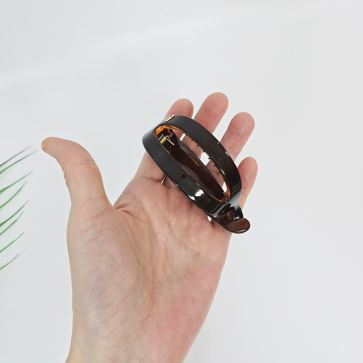 Oval Frame Medium Banana Clip 3.5 in – Tortoise Shell, French-style