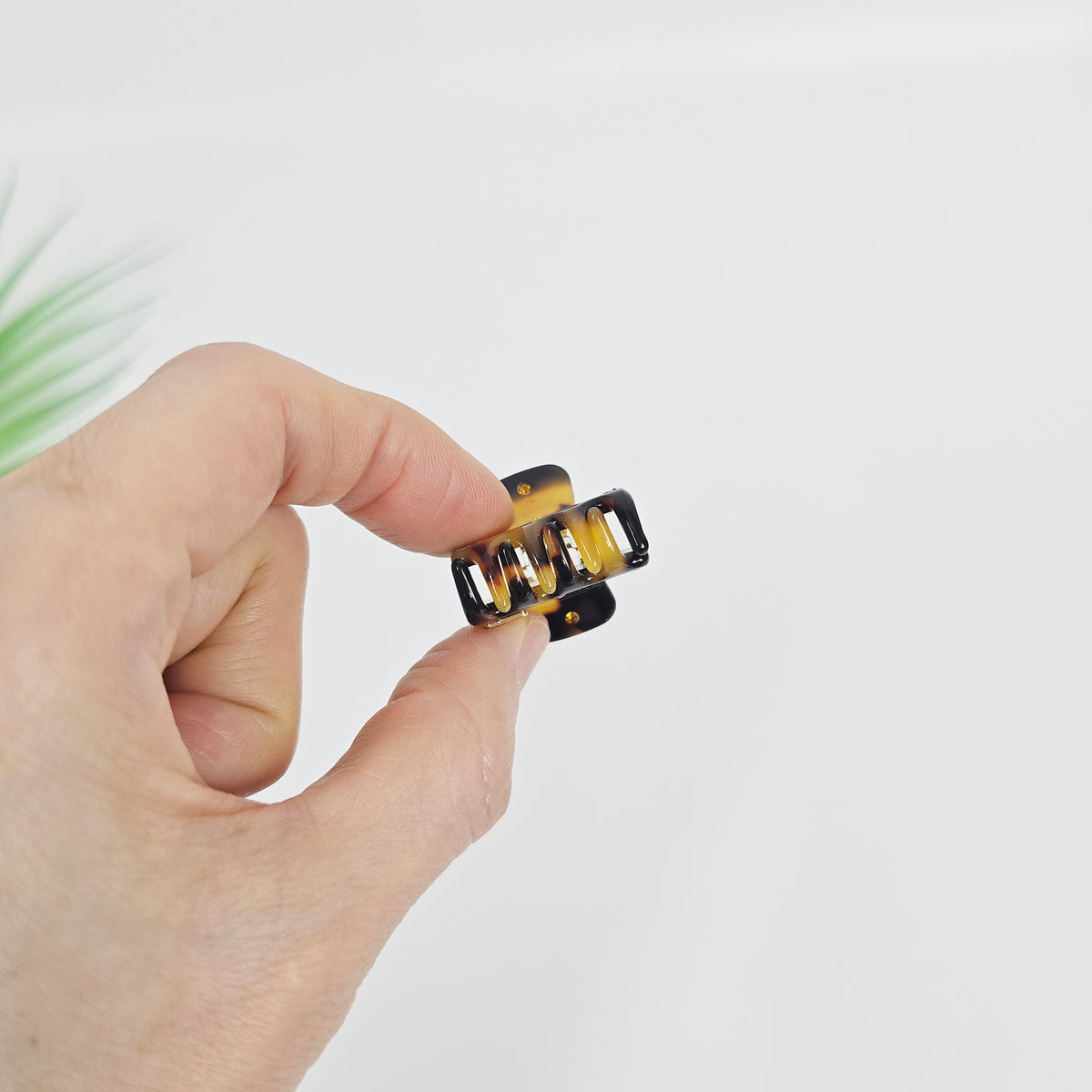 Cubic Dot Extra Mini Hair Claw Clip 1.0 in – Tortoise Shell, French-style
