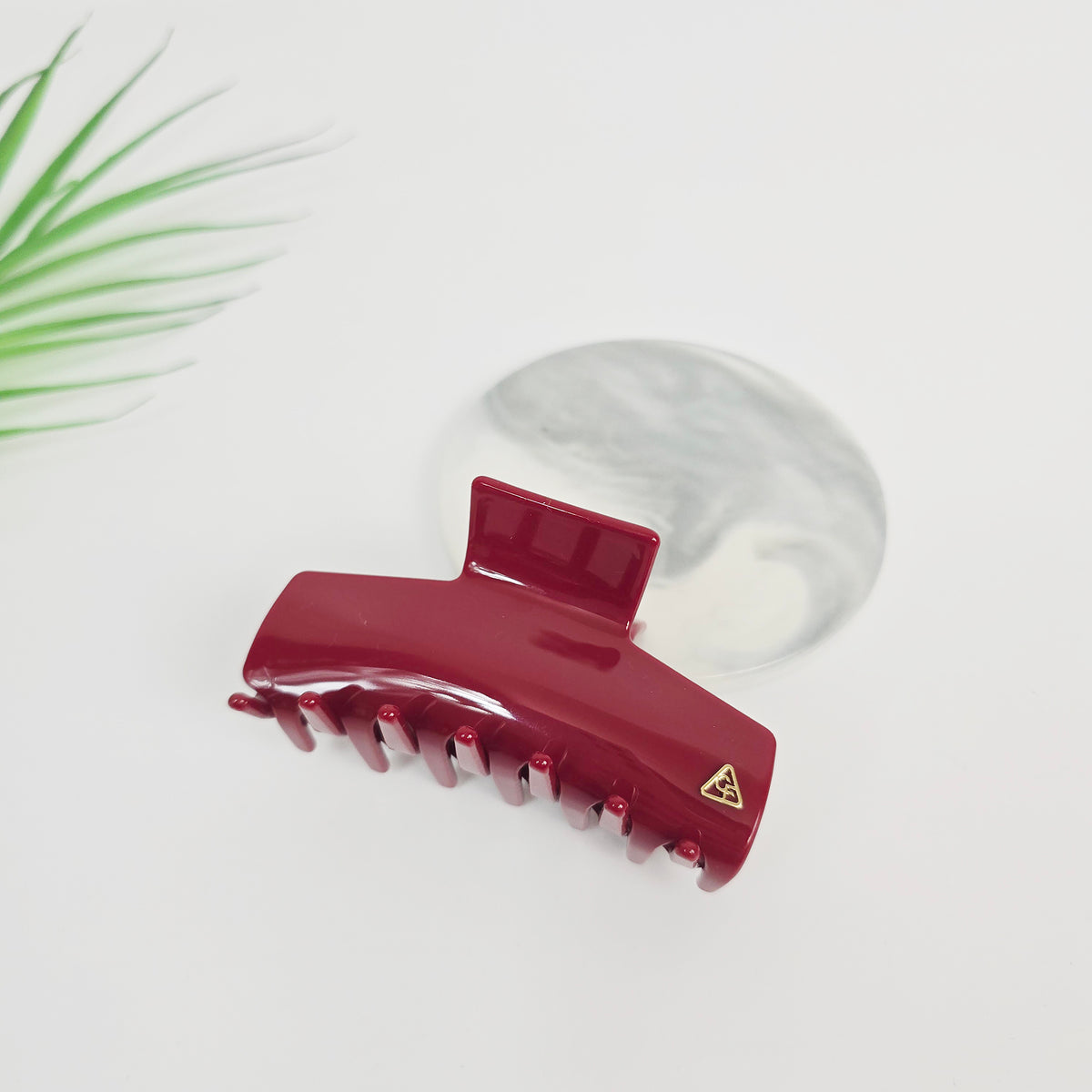 Classic Flat Medium Hair Claw Clip 3.3 in – Tortoise Shell, for Half-Up