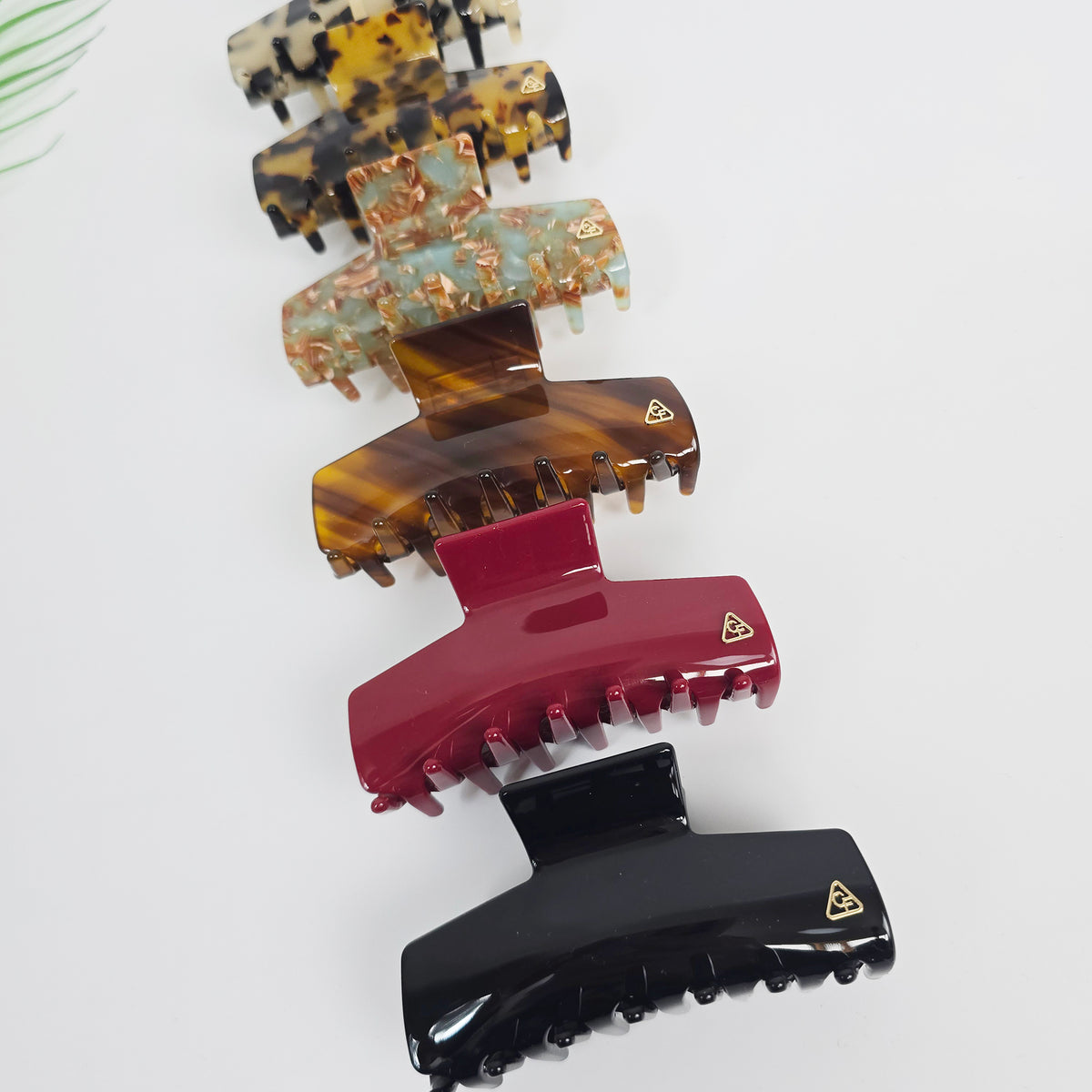 Classic Flat Medium Hair Claw Clip 3.3 in – Tortoise Shell, for Half-Up