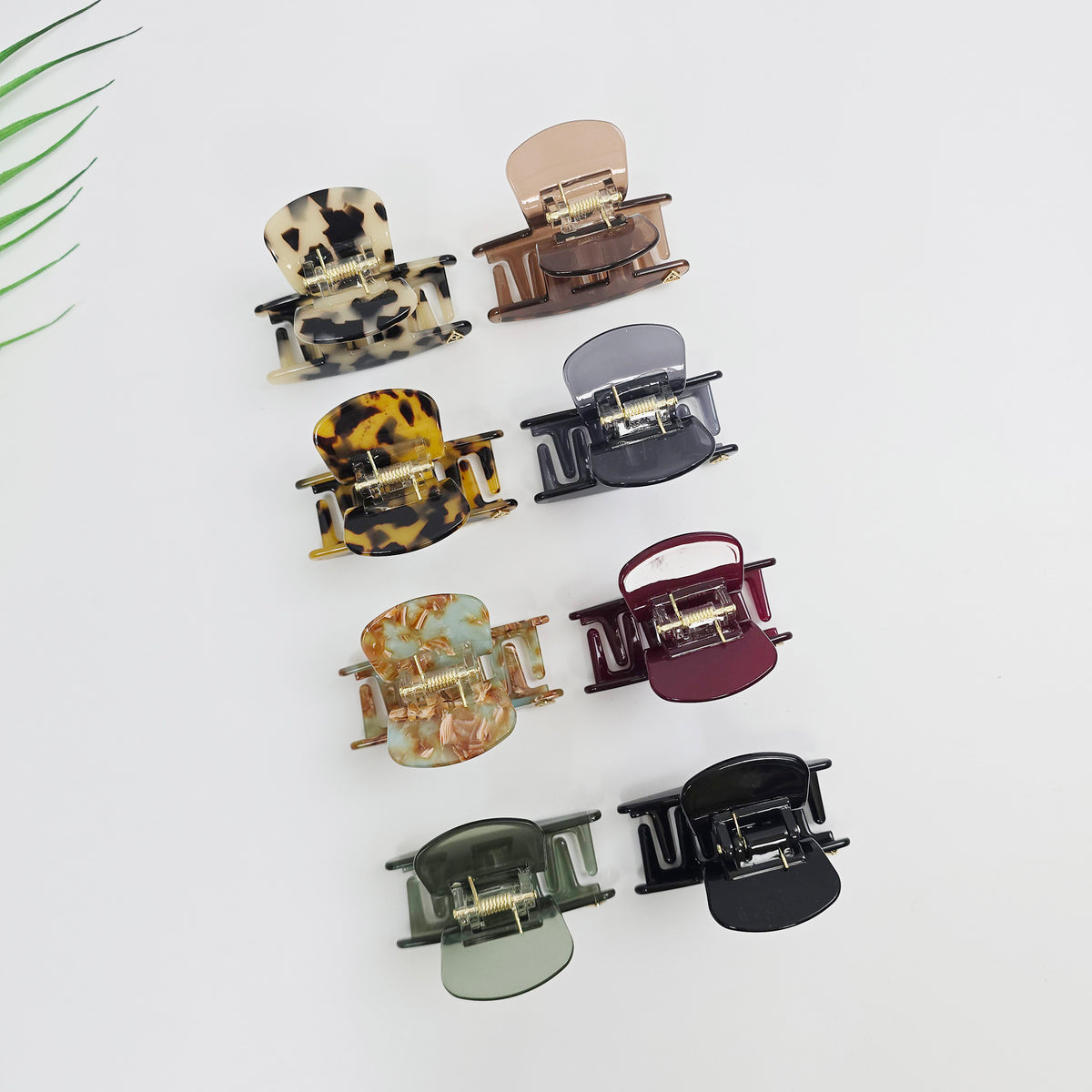 Top Hat Small Hair Claw Clip 2.8 in – Tortoise Shell & Clear, French-style