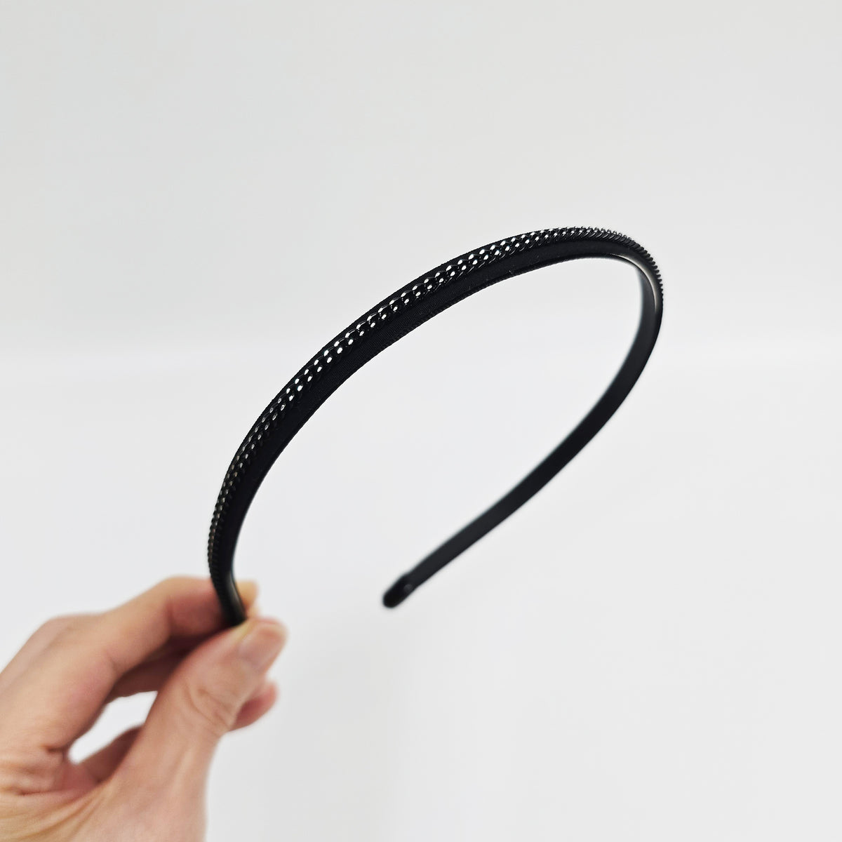 Slim Chain Thin Headband 0.3 in wide – Metal Chain on Black, French-style