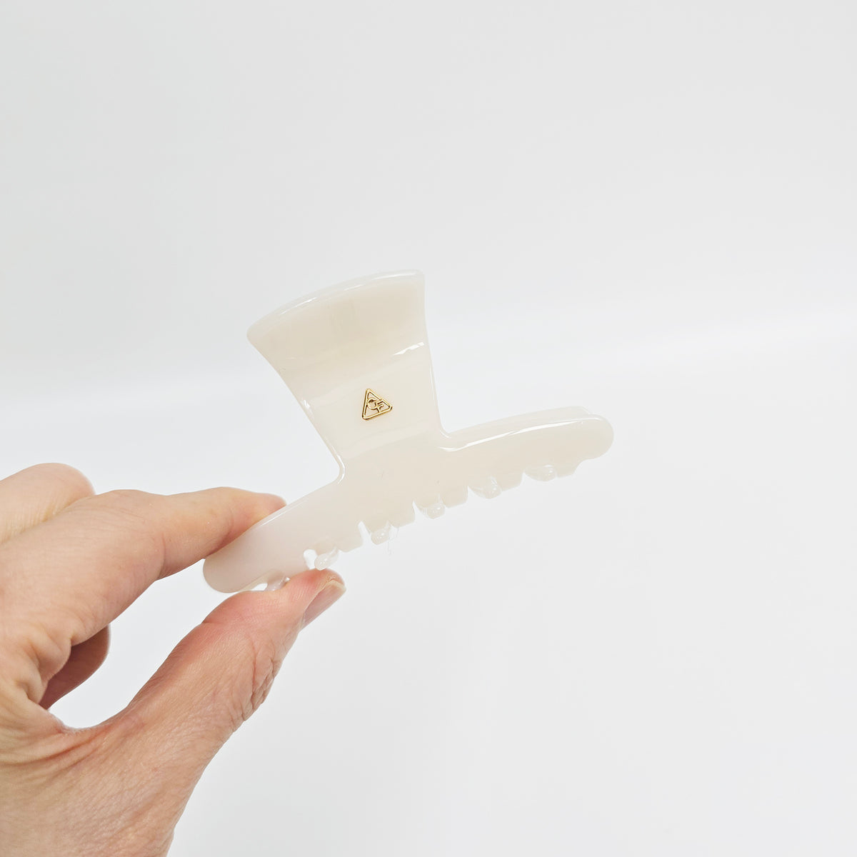 Trapezoid Medium Hair Claw Clip 3.5 in – 4 Milk Ivory