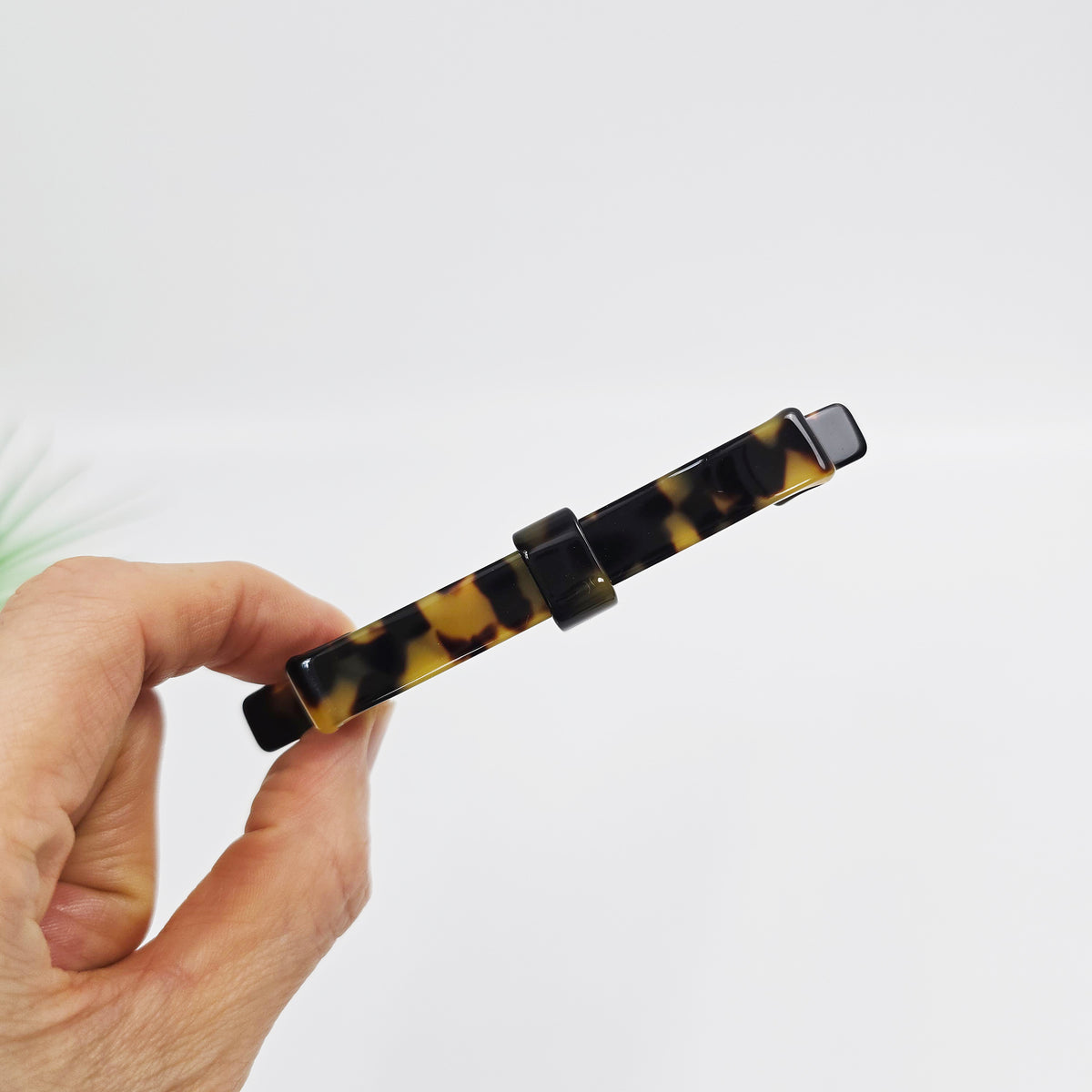 Laurence Long Bow Slim Hair Barrette 4.1 in – Tortoise Shell, French Pin