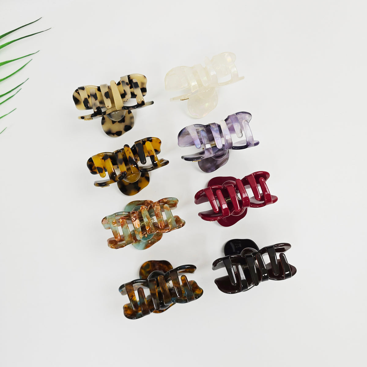 Bloom Mini Hair Claw Clip 2.4 in – Tortoise Shell, Half-Up, French-style