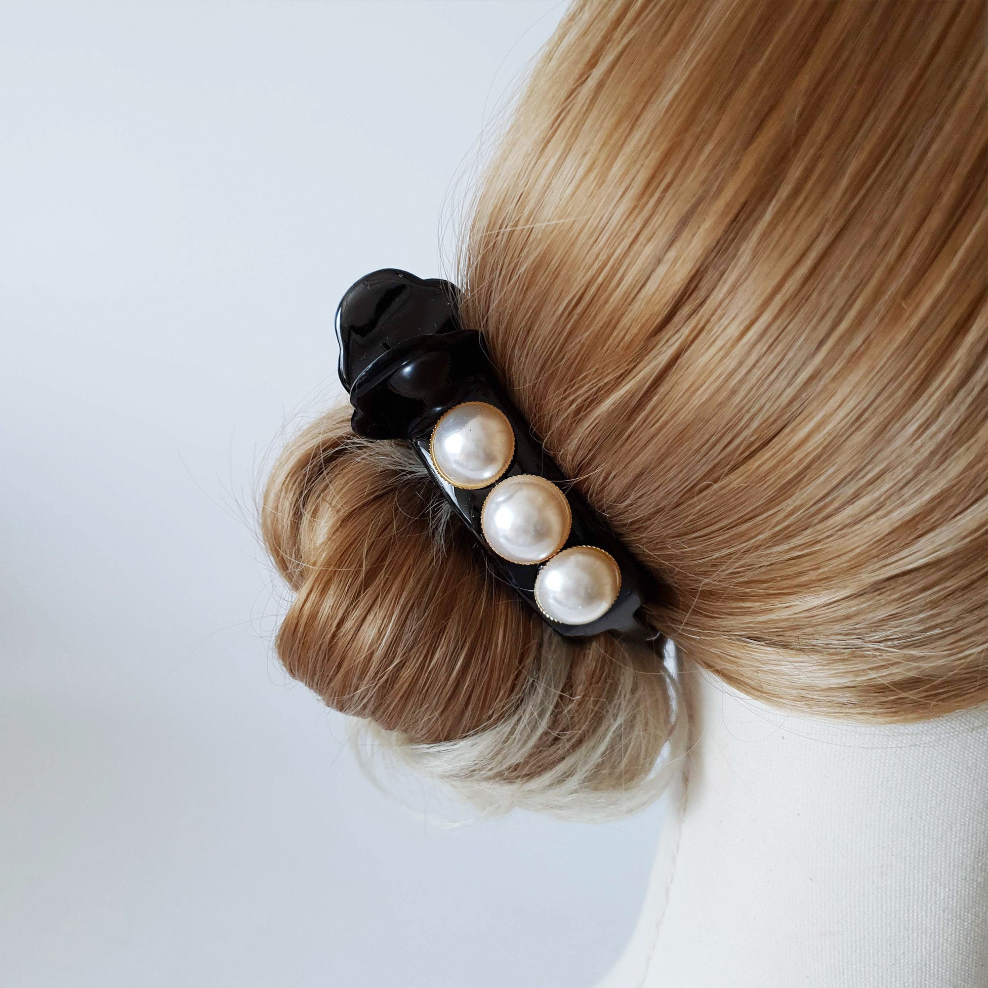 Round White Pearl Hair Clip / Cute Hair Claw / Hair Accessory for Woman / Pearl Barrette / Ponytail Holder