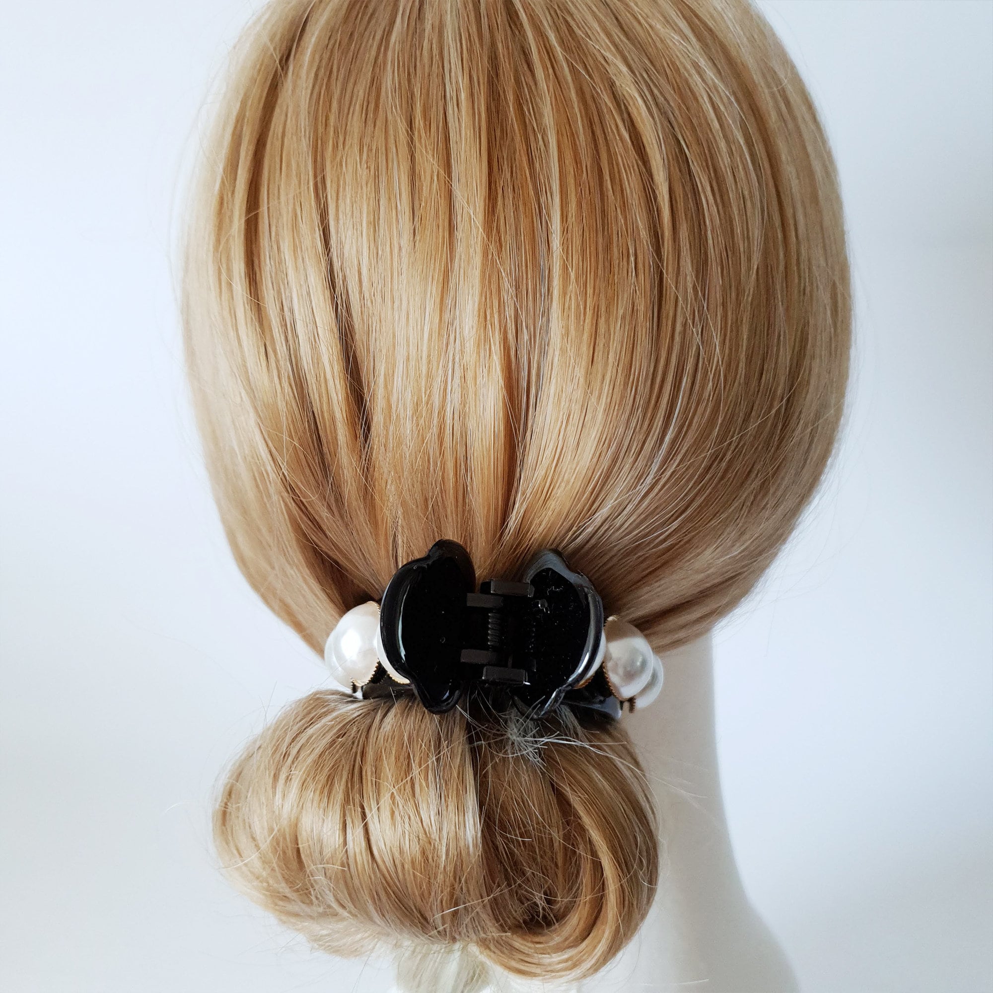 Round White Pearl Hair Clip / Cute Hair Claw / Hair Accessory for Woman / Pearl Barrette / Ponytail Holder
