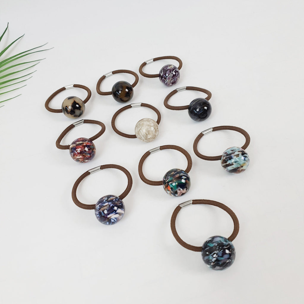 Glossy cellulose acetate ball hair tie in tortoise shell and marble. 1 inch round sphere ponytail holder. Minimalist Korean fashion accessory for women birthday gift.