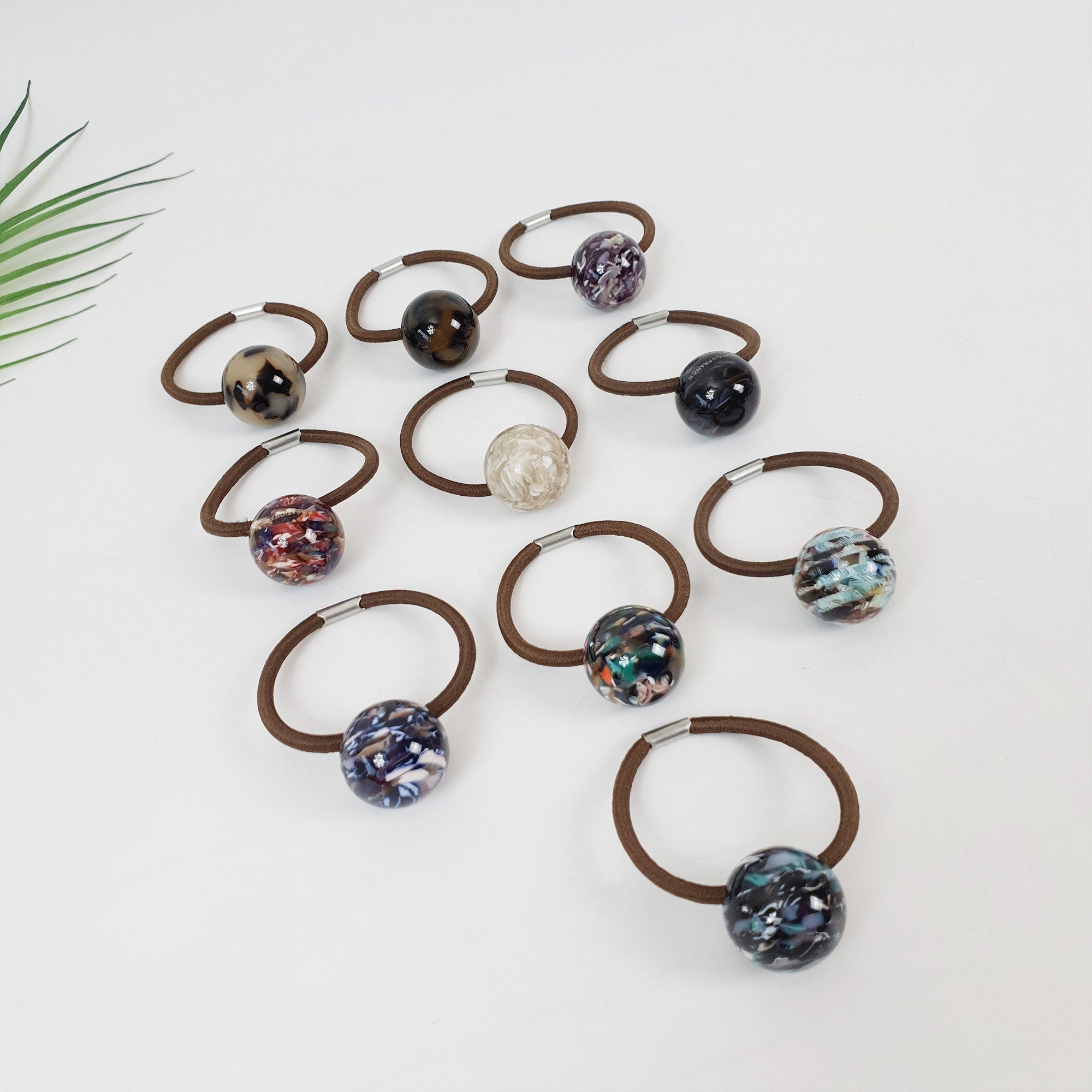 Glossy cellulose acetate ball hair tie in tortoise shell and marble. 1 inch round sphere ponytail holder. Minimalist Korean fashion accessory for women birthday gift.