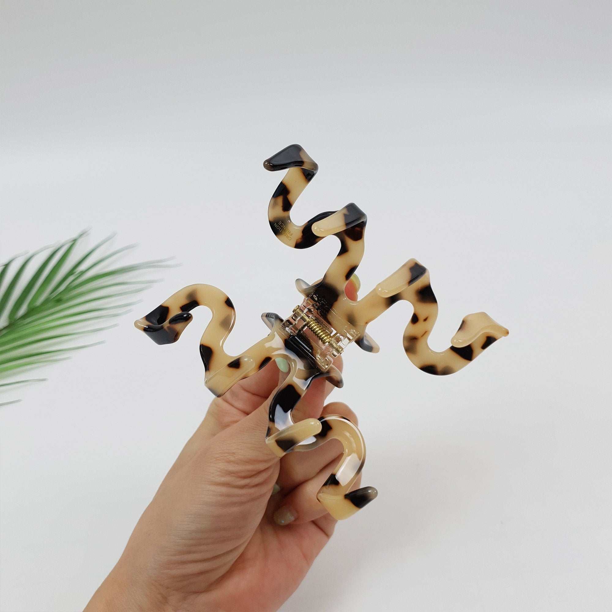 Tortoise Shell Zigzag Large Hair Clip / Luxurious French Hair Pin / Hair Claw Clip for Woman