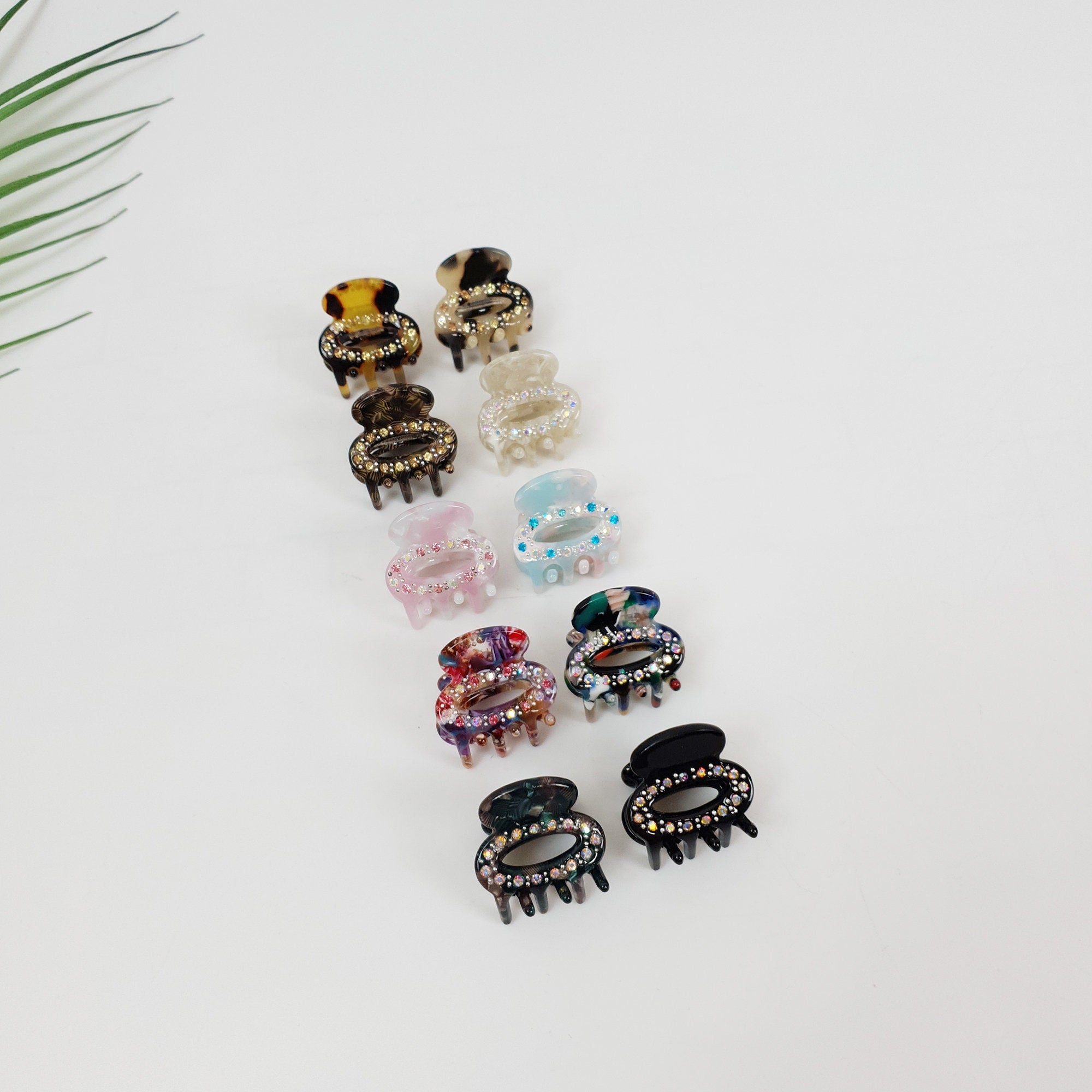 Cellulose acetate mini hair claw clips with rhinestones. Small 1 inch tortoise shell and pink oval jaw clips for bangs. Cute Korean hair accessories for women.