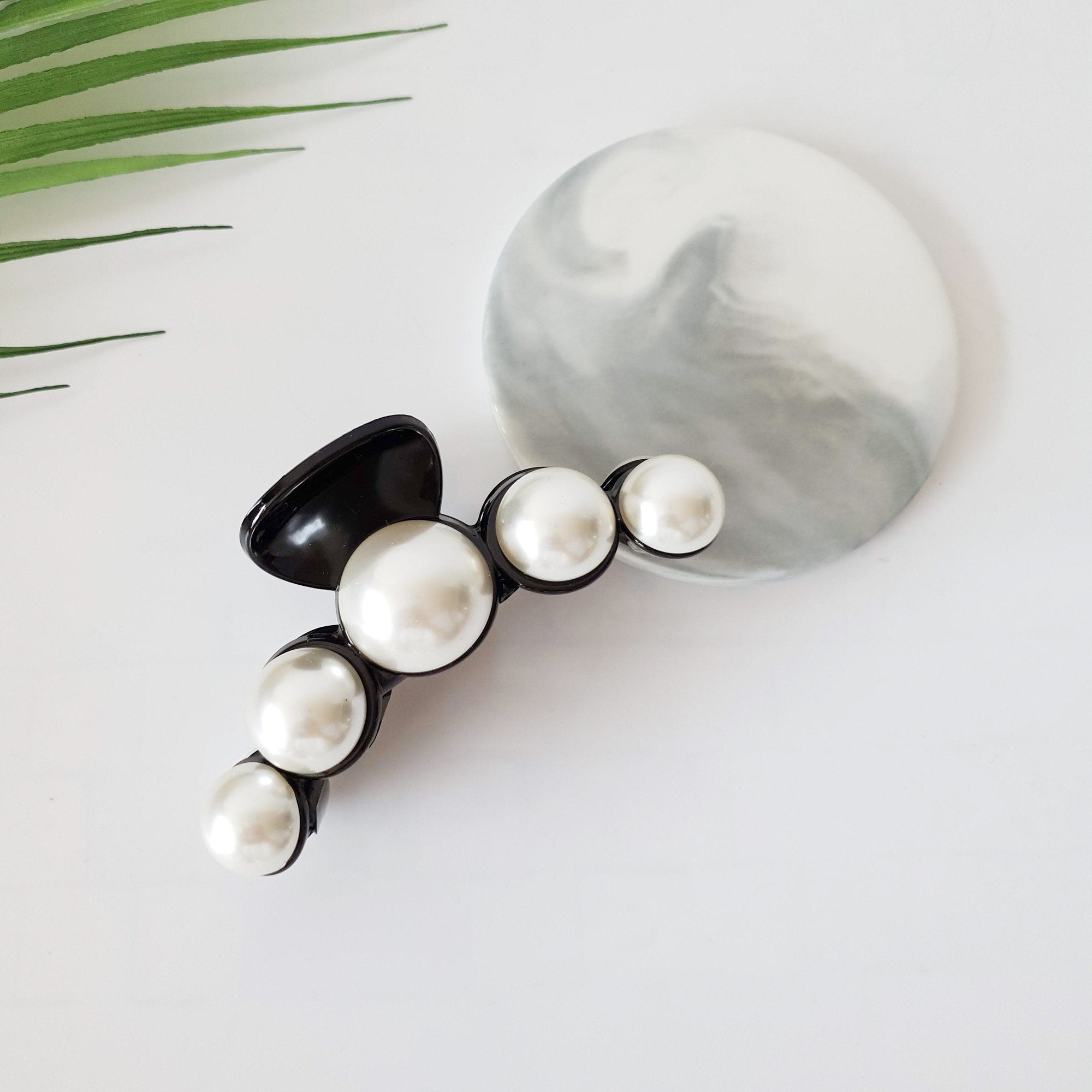 White Big Beaded Pearl Barrette / Vintage Teardrop Hair Claw / Hair Accessory for Woman / Pearl Hair Claw Clip
