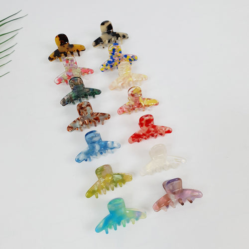 Cellulose acetate mini hair claw clip in tortoise and marble patterns. Small side hair clip for bangs styling and half up accents.