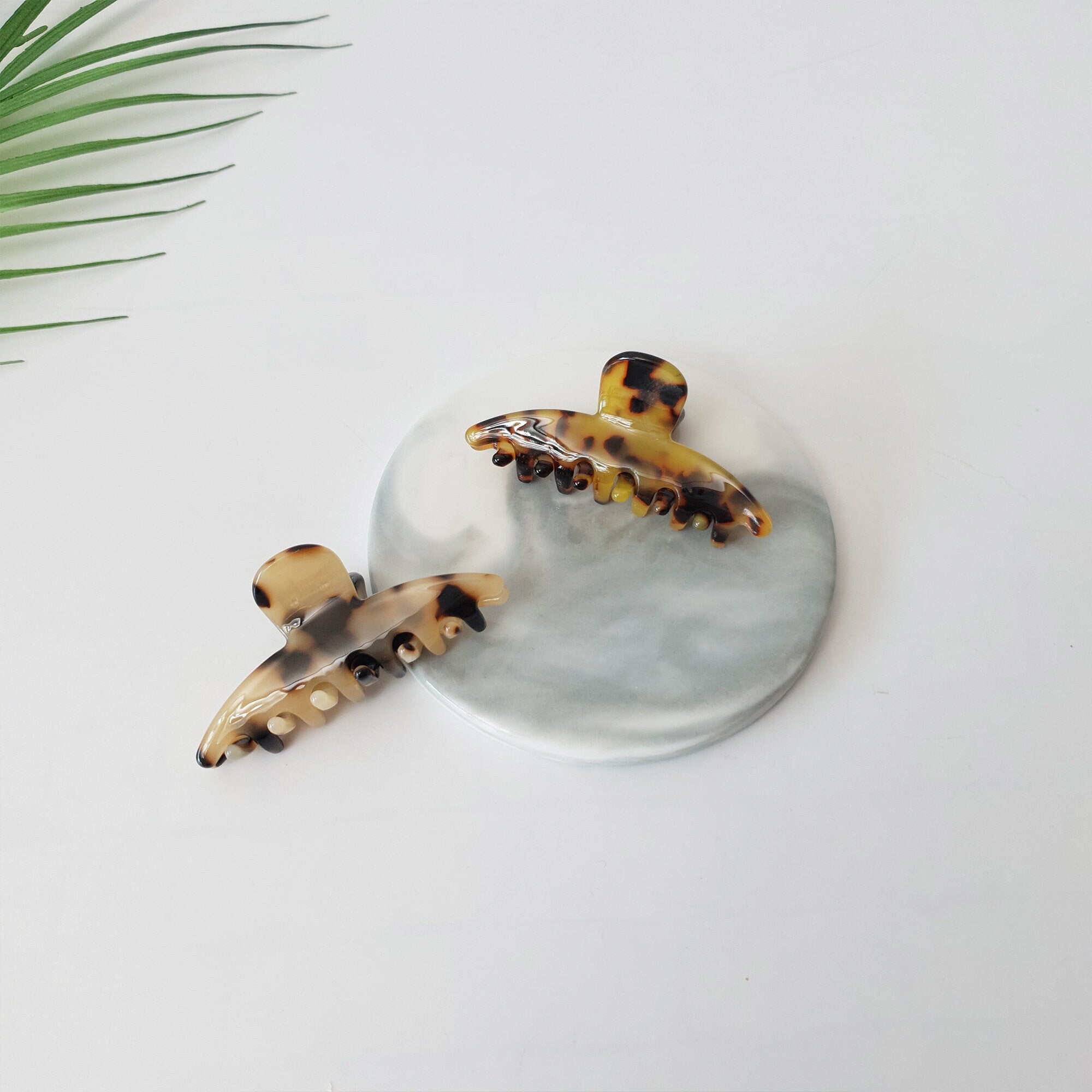 Cellulose acetate small hair claw clip in tortoise shell pattern. 2.4 inch mini jaw clip for half up hairstyles and fine hair.