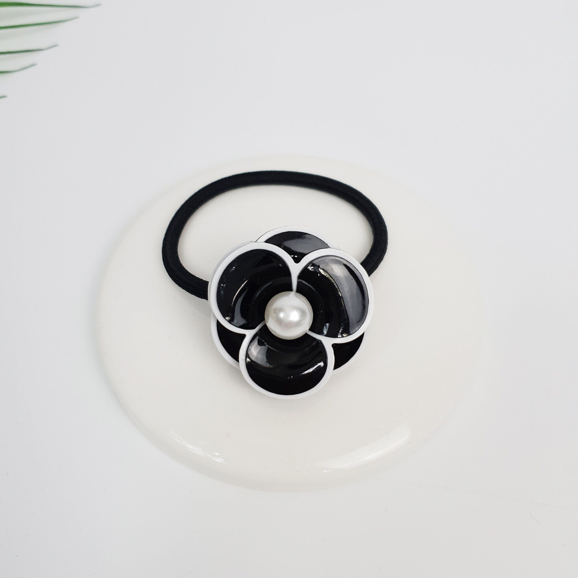 Pansy Flower Pearl Hair Tie / Cute Ponytail Holder / Hair Accessory for Woman / French Hair Pin / Hair Scrunchy