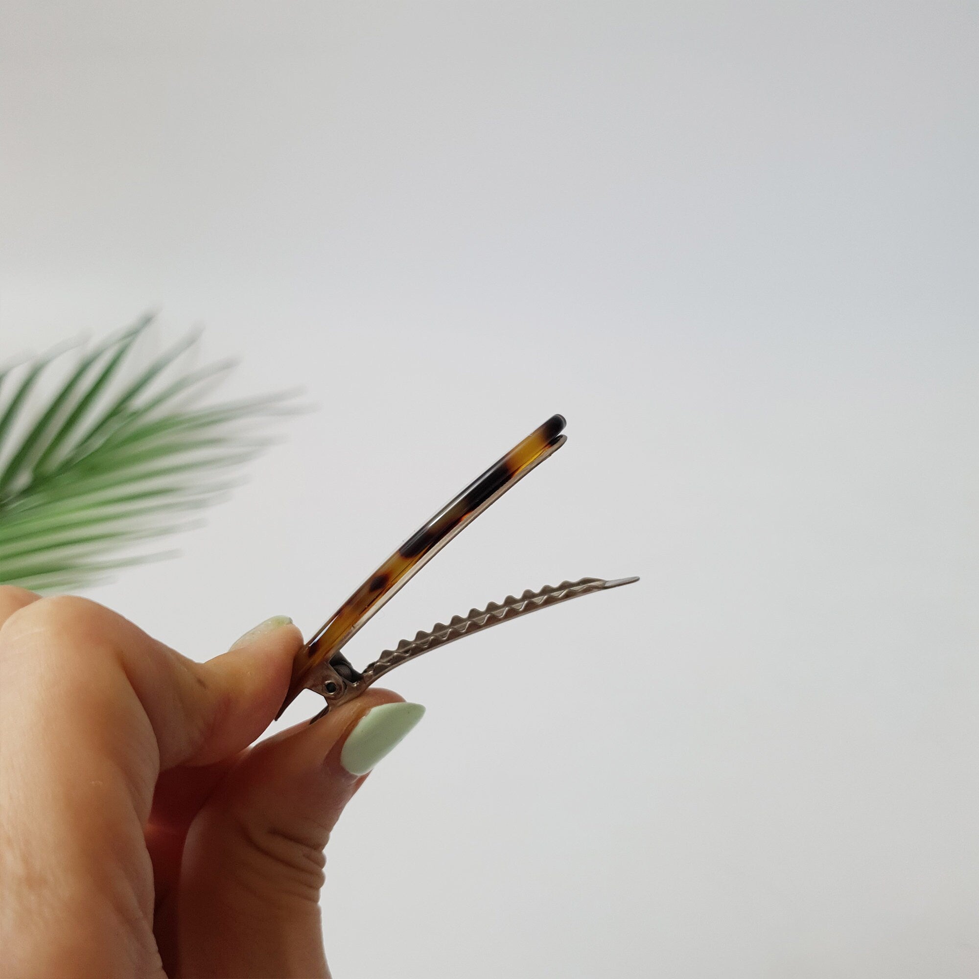 Tortoise Shell Leopard Simple Round Mini Hair Clip (2.6 Inch) / Cute French Hair Pin / Hair Accessory for Woman