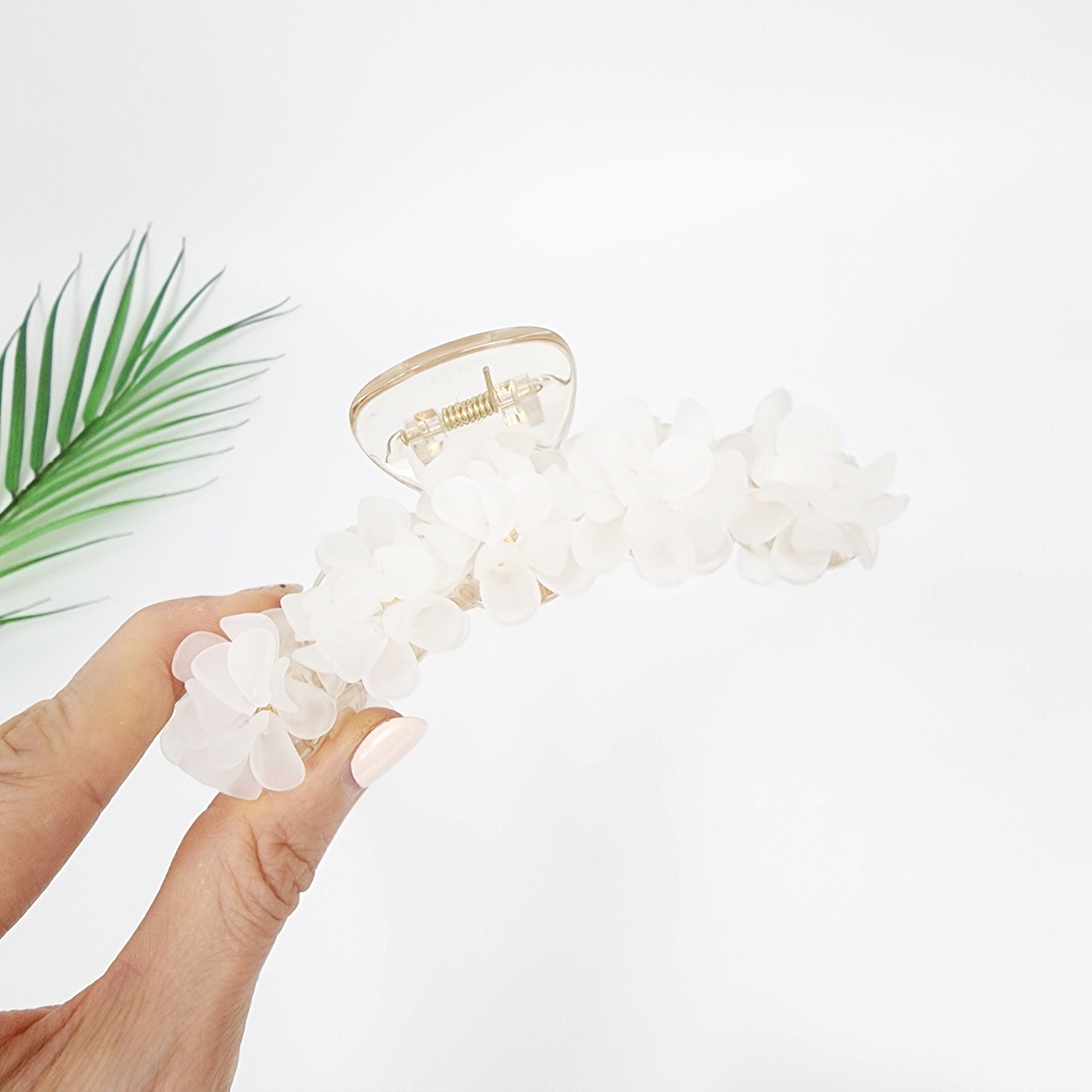Elegance White Blossom Pearl Large Hair Claw Clip (4.3 Inch) / Jumbo Acrylic Hair Pin / Hair Accessory for Woman