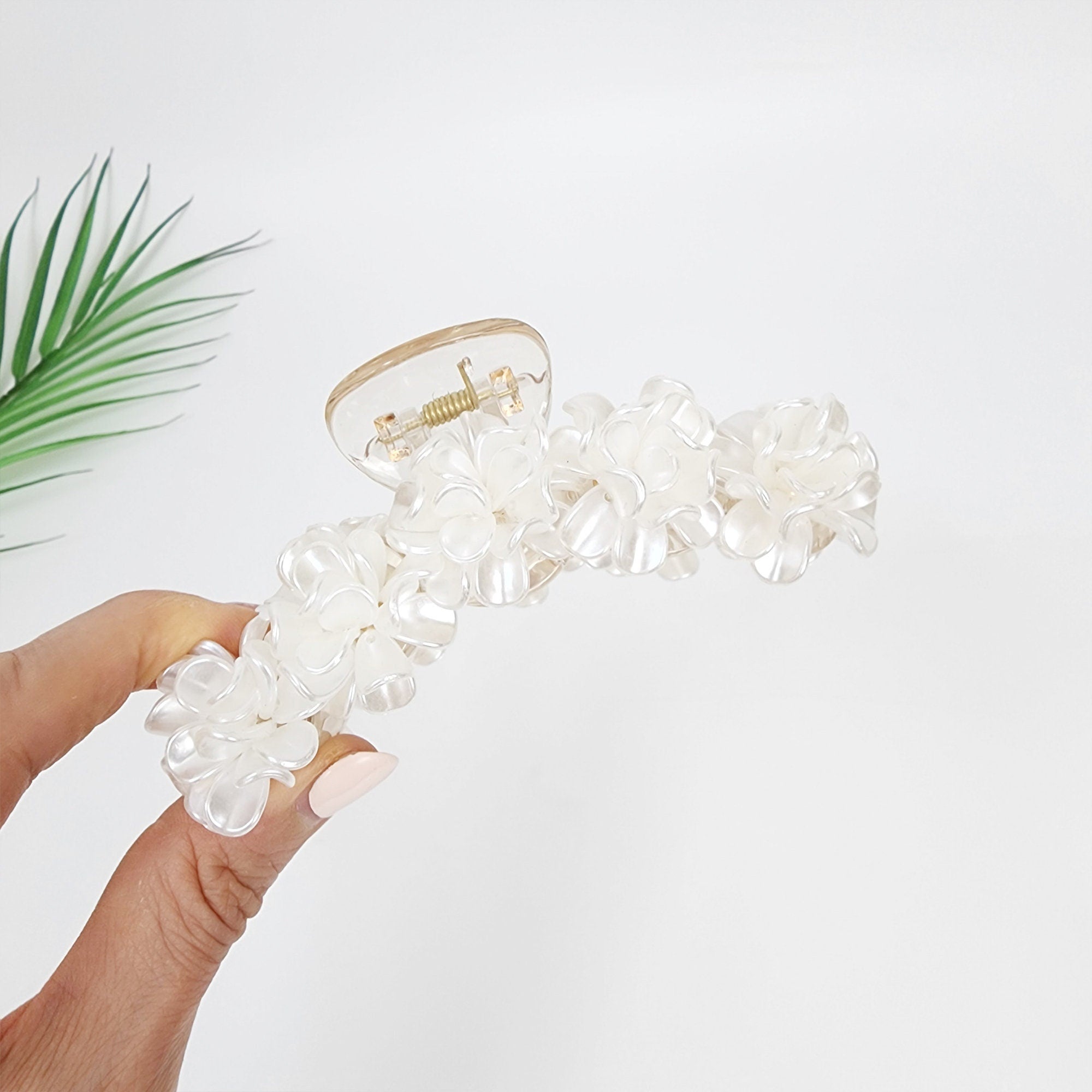 Elegance White Blossom Pearl Large Hair Claw Clip (4.3 Inch) / Jumbo Acrylic Hair Pin / Hair Accessory for Woman