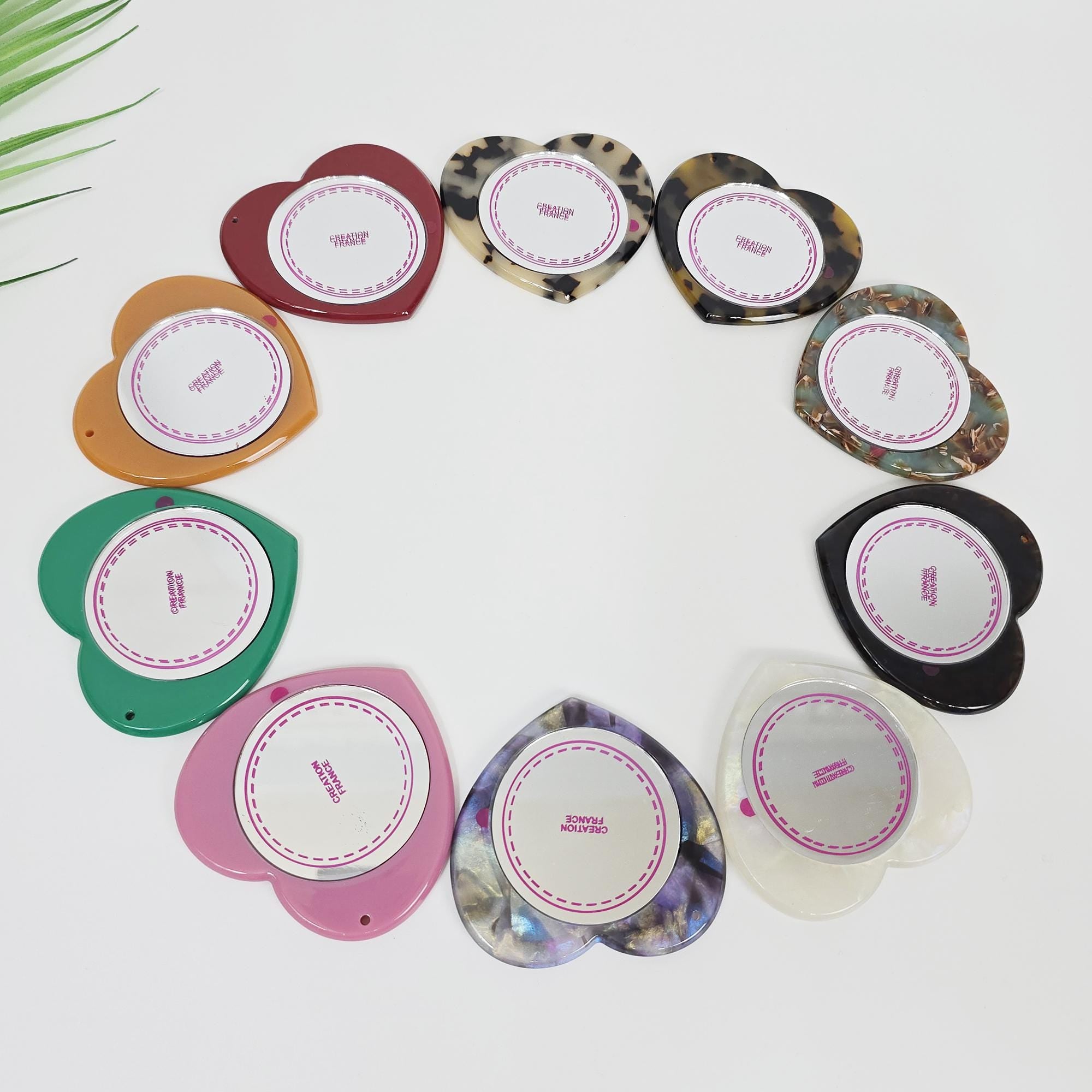 Romantic Heart Mini Portable Hand Mirror Bag Charm Mirroring (3.0 Inch) / Antique Hand Mirror / Hair Accessory for Woman